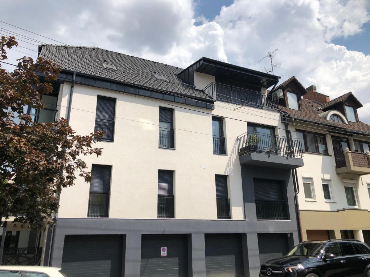 Gyoengye Delux Apartment Szeged